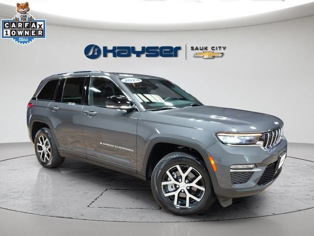 2024 Jeep Grand Cherokee Limited 4x4 in Gray — front three-quarter view